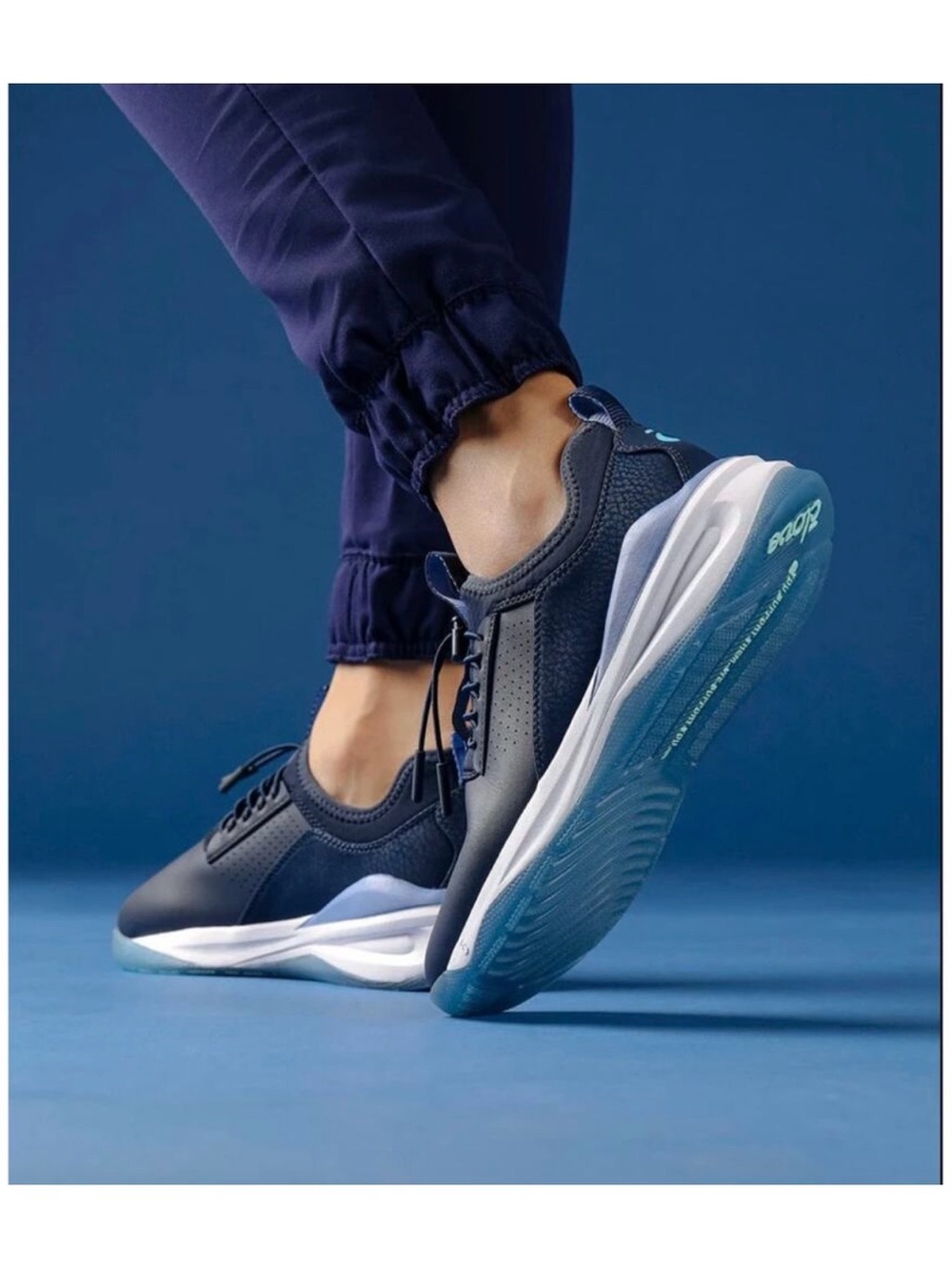 Clove Women's Classic Sneaker in Navy (W9/M7.5)